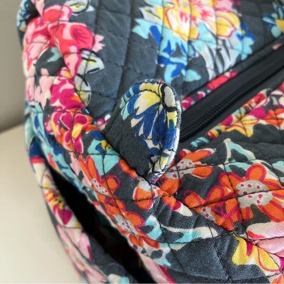 EUC Vera Bradley Large Grey Travel Duffel Bag Pretty Posies 21"L x 11"H x 11"D - Picture 15 of 16